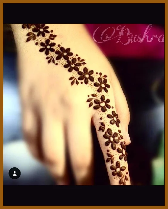 Small Petal Singal Chain In Simple Back Hand Mehndi